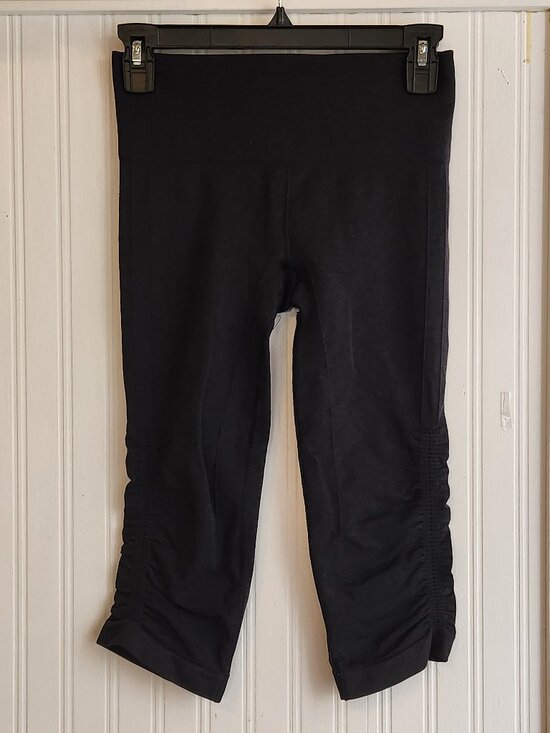 lululemon athletica Pants - LULULEMON In the Flow Ruched Capri Leggings - Sz 4